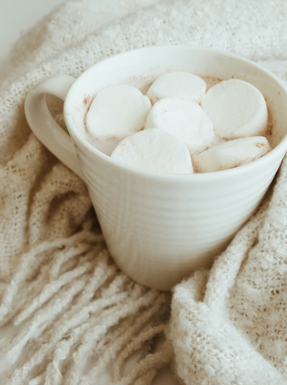 Elegant Marshmallow Skies 32 oz Body Wash